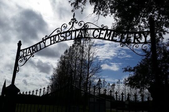New Orleans Nighttime Cemetery and Haunted Plantation Tour